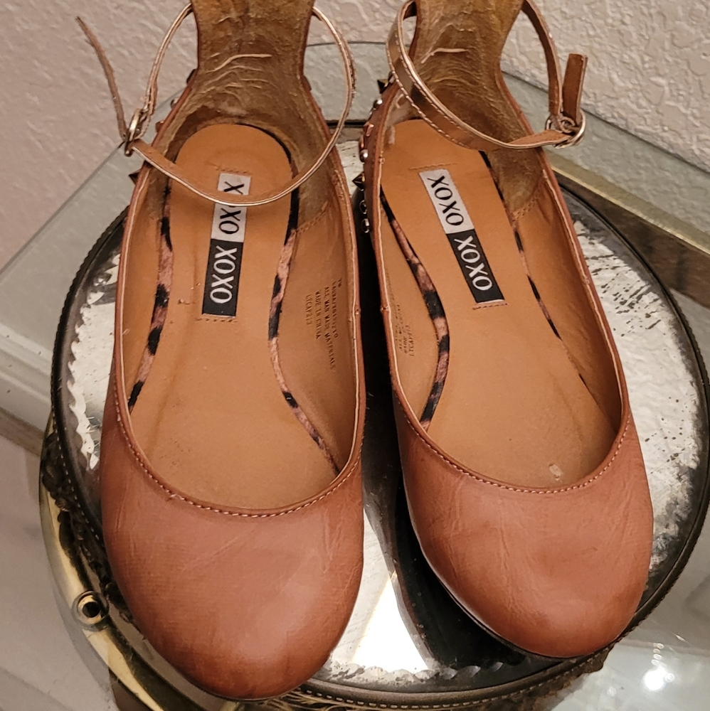 Xoxo nude color with metal stud flats